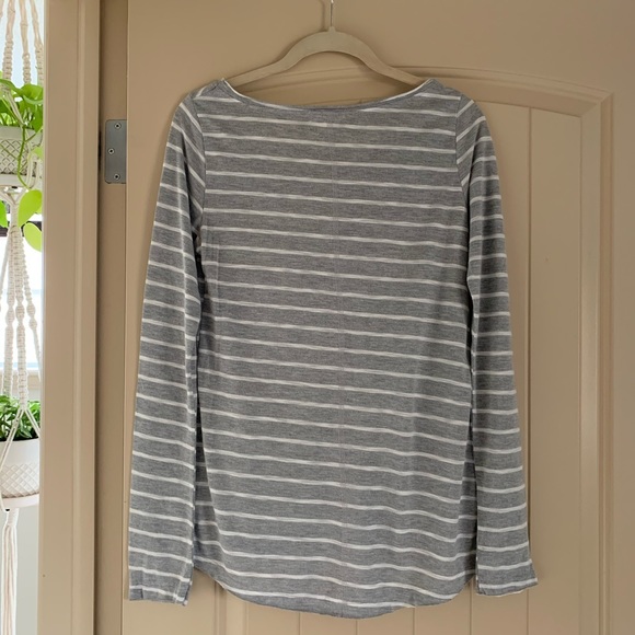 🖤2/$15 Billabong Long Sleeve Top - Picture 6 of 7